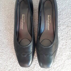 Shoes Naturalizer black, low heel, size 7.5
